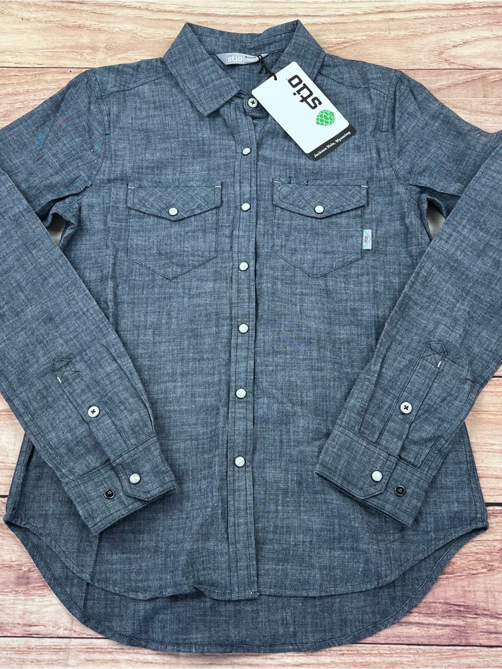 NWT Stio Shirt Womens Sm Blue Ashton Chambray Organic Cotton Snap Front Outdoor - Picture 2 of 12